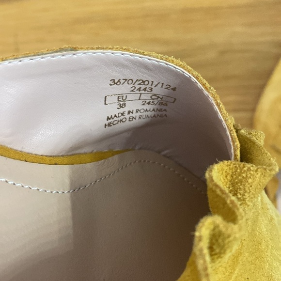 Zara Women’s Yellow Pointed Toe Flats With Ruffled Design Size 38/8 - Picture 7 of 8